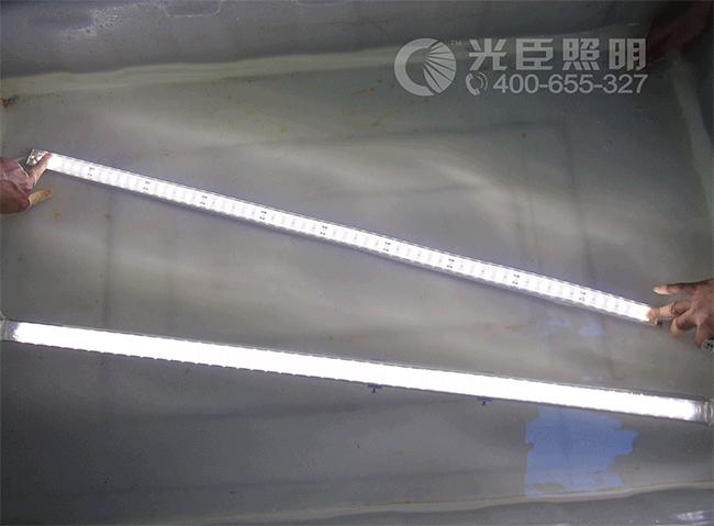LED線(xiàn)條燈泡水測試